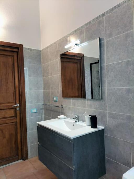 Casa Marta Apartment กาญารี ภายนอก รูปภาพ
